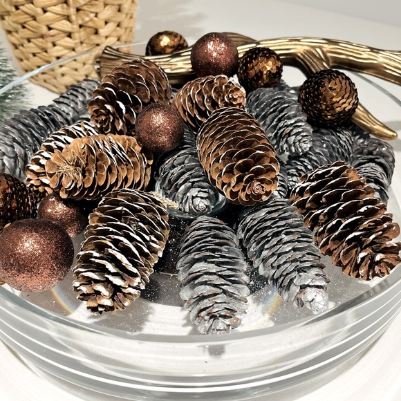 🌲URBAN BARN Glass Bowl & Holiday Decor 🌲 - Picture 13 of 14